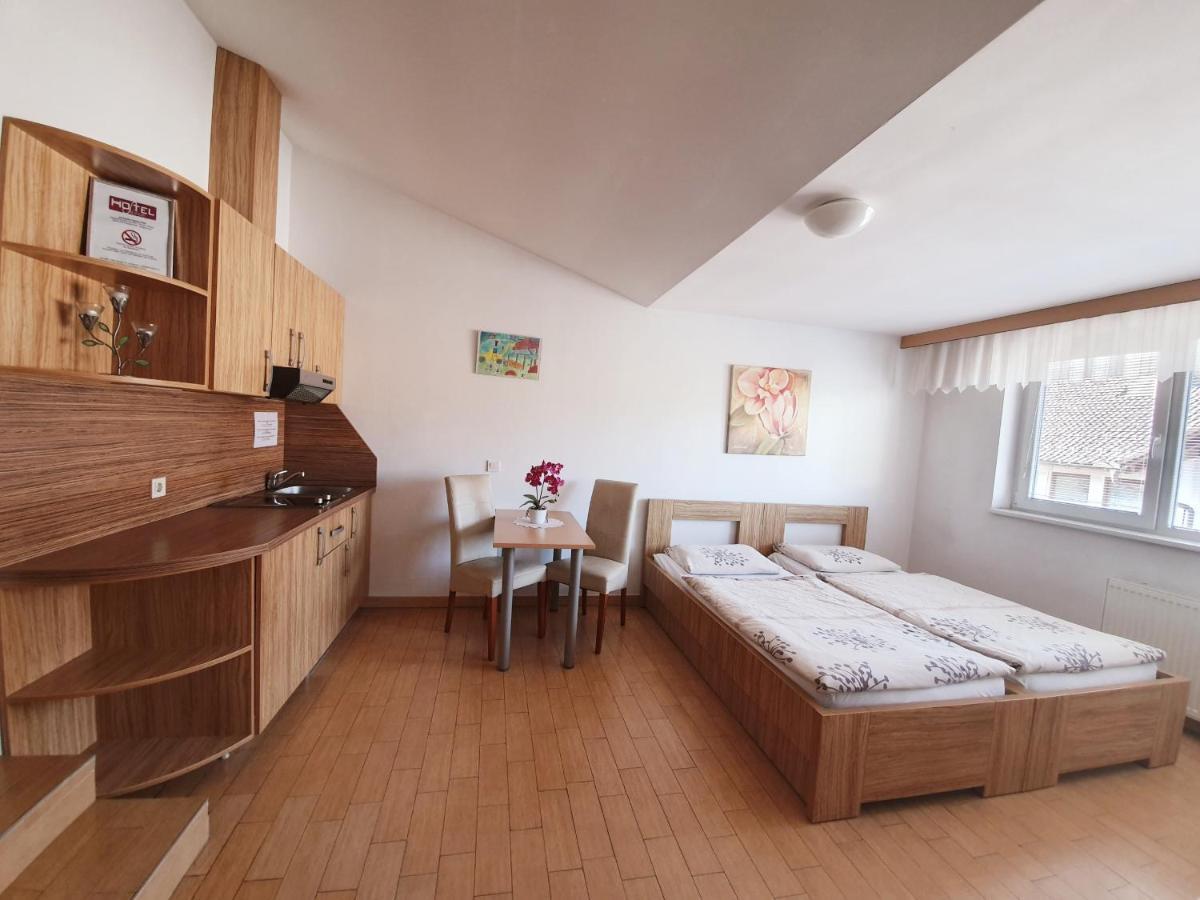 Hostel Novak Novo Mesto Kültér fotó